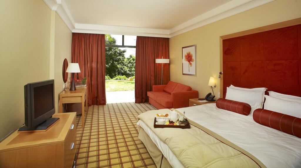 Soho Hotel & Casino At Sun City Room photo